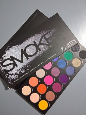 Karity SMOKE 21-Color Eyeshadow Palette